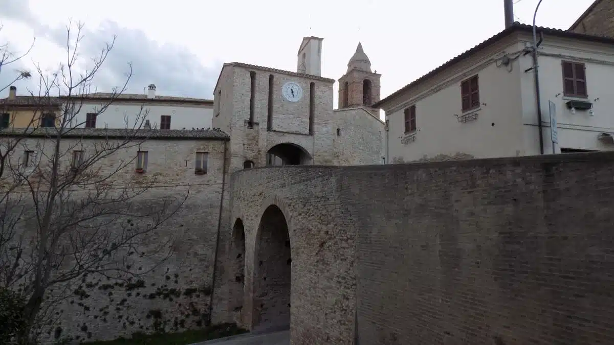 Candelara, il borgo delle candele