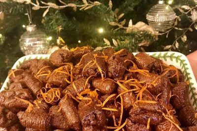 Crustoli calabresi: dolci bontà per illuminare la tavola natalizia