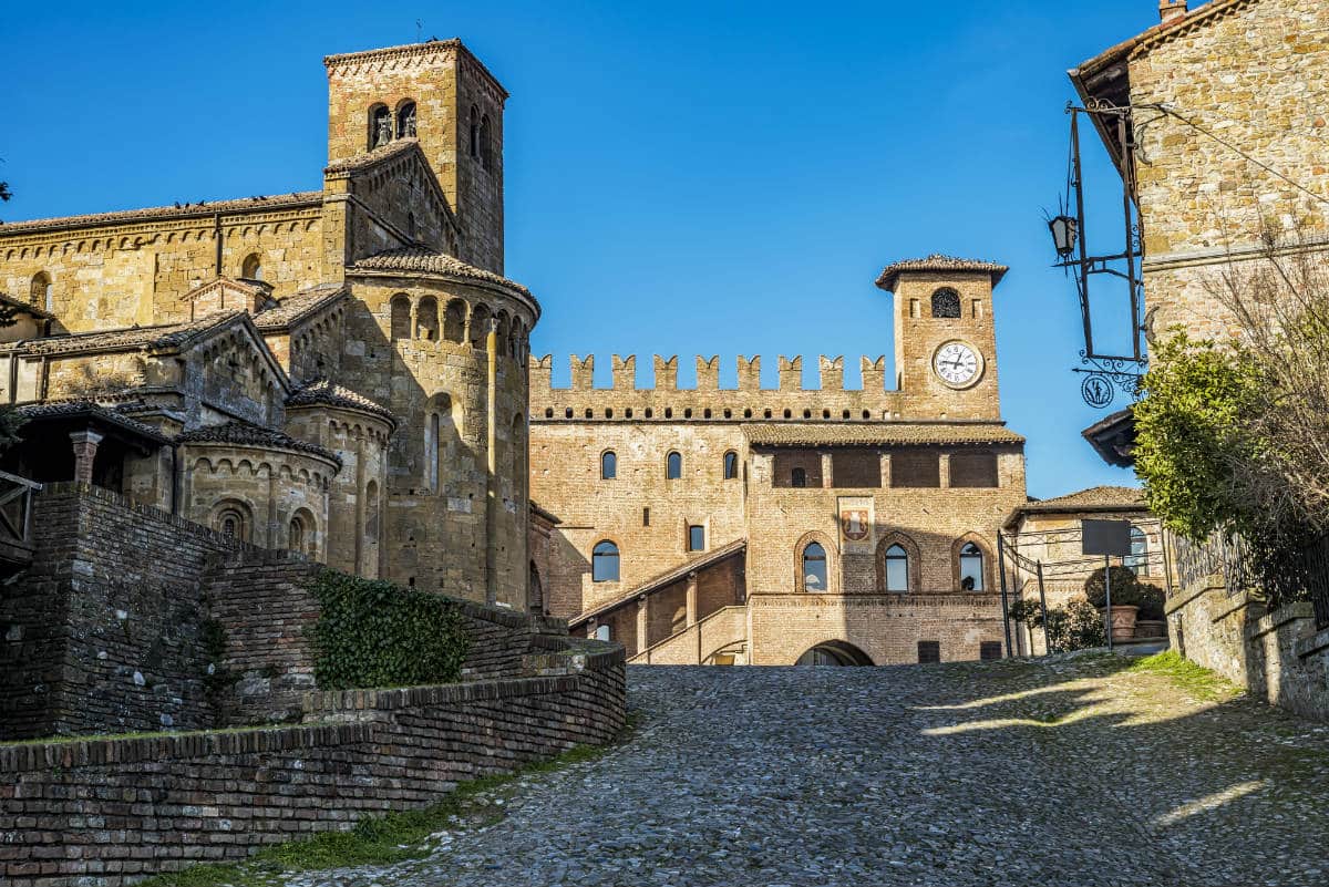 Una giornata a Castell’Arquato, tra vicoli saliscendi e una leggenda più viva che mai