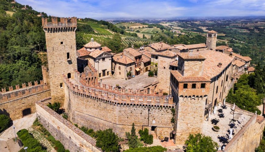 The history of the Orsanti: the first street artists were born in Vigoleno