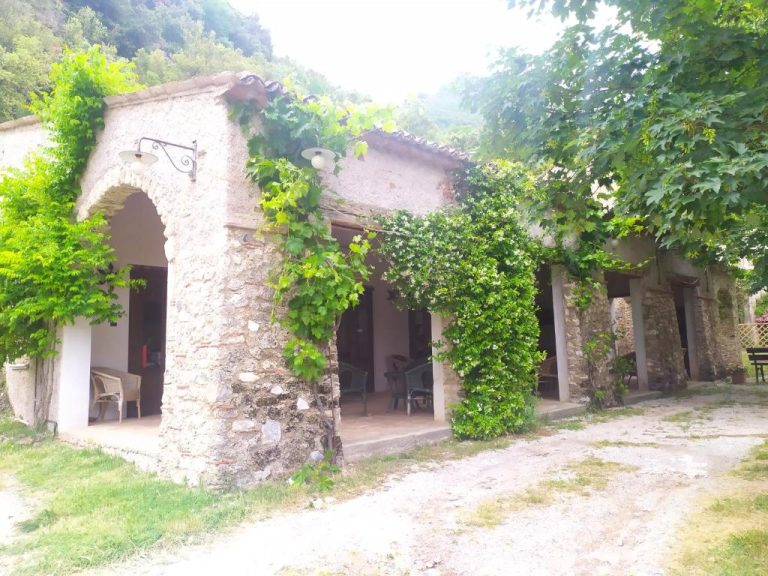 Farmhouse Colloreto