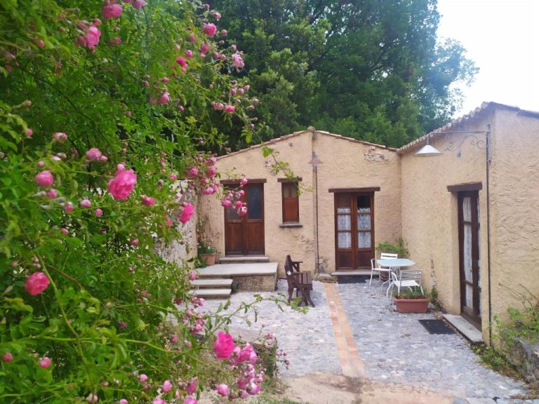 Farmhouse Colloreto