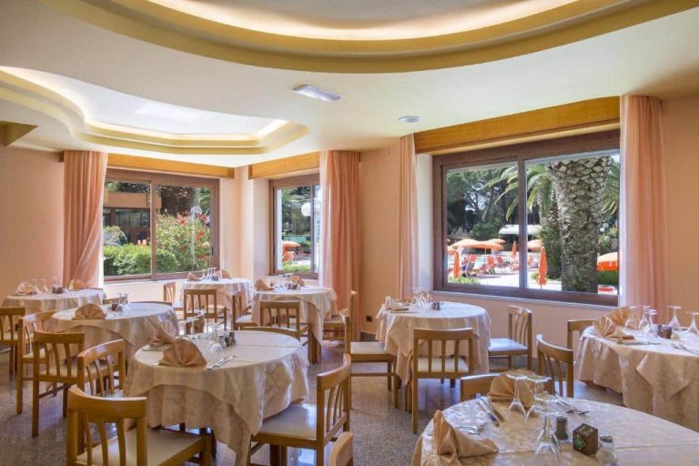 Hotel Oasis