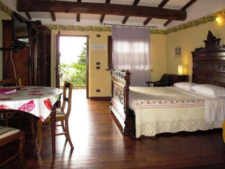 Podere Caldaruccio La Pineta Farmhouse
