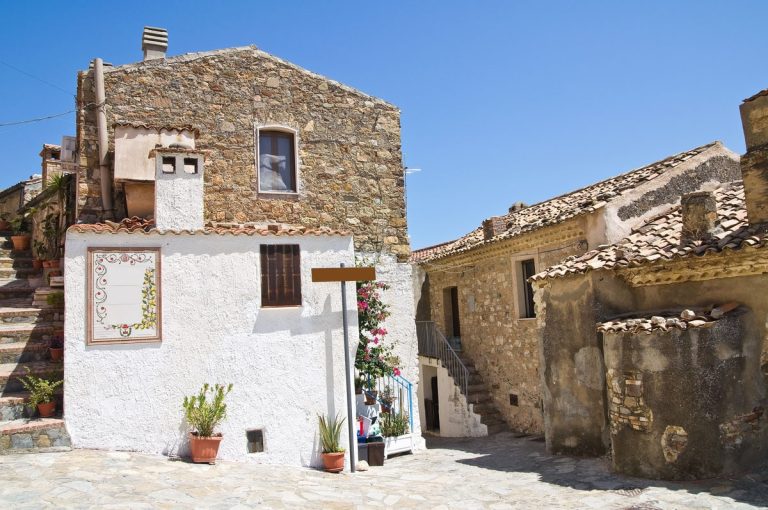 Alleyway.,Rocca,Imperiale.,Calabria.,Italy.