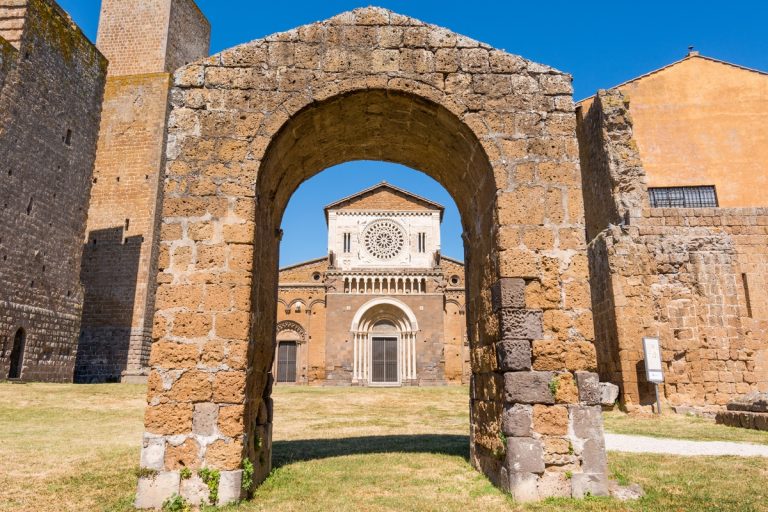 Tuscania,,Viterbo,,Italy:,Exterior,Of,San,Pietro,Church