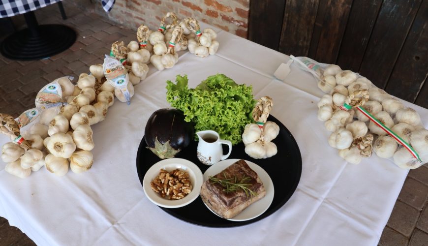 E-borghi in tavola: Discover Aglio Bianco Polesano DOP