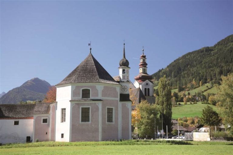 Elisabethkirche_-_Verena_Weissteiner_-_11