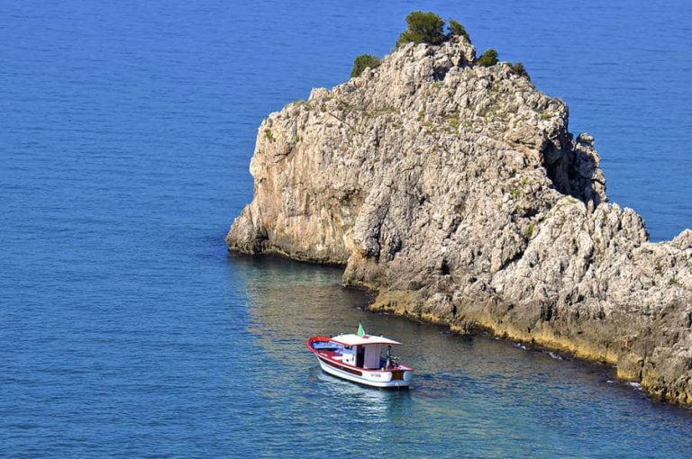 La-costa-Riviera-di-Ulisse