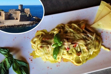 Spaghetti with cream of broad beans and Pecorino Crotonese cheese DOP