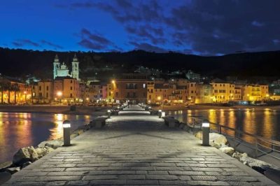 Liguria: the seaside village of Laigueglia and its typical sweets, the Kisses