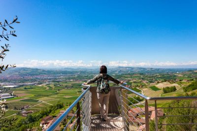 An itinerary along the Romantic Road of the Langhe and Roero among villages, castles and Piedmontese vineyards
