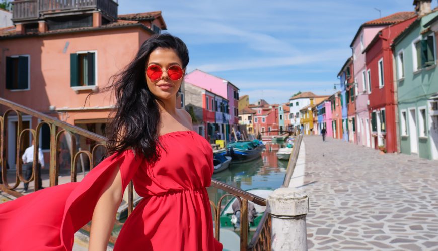Curiosities about the color of the houses in Burano and other legends of the island