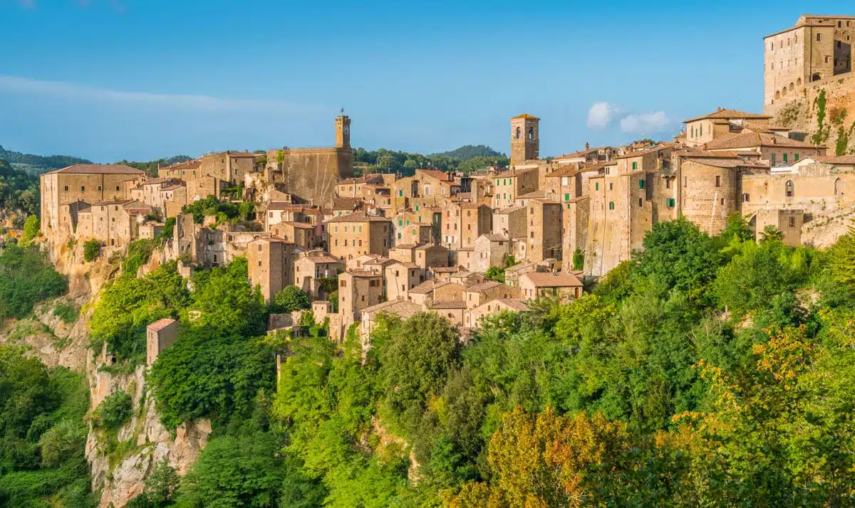 5 tra i borghi più belli e caratteristici incastonati nella roccia