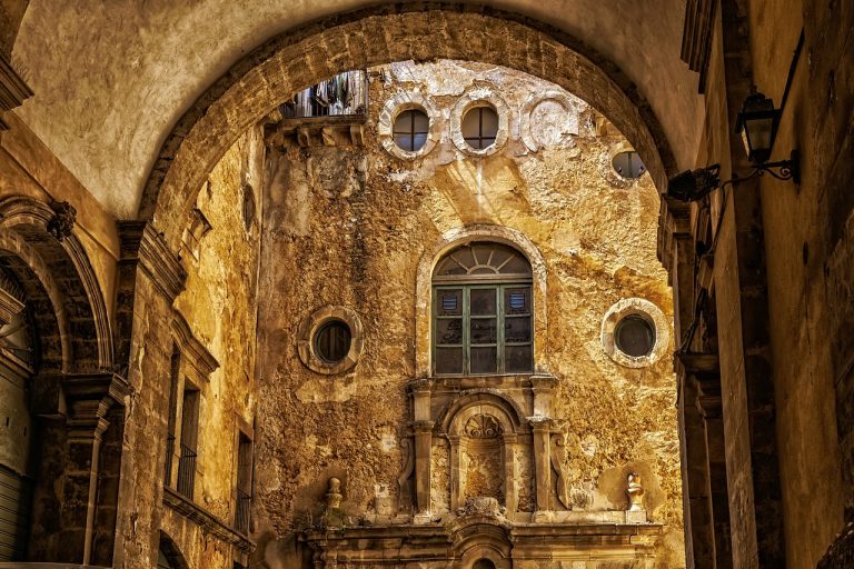 Caltagirone esiste! Non è Mark, ma un borgo…