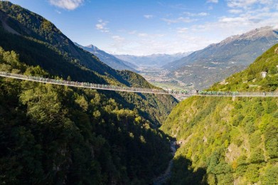 Camminare tra le nuvole: i 5 ponti tibetani più belli d'Italia