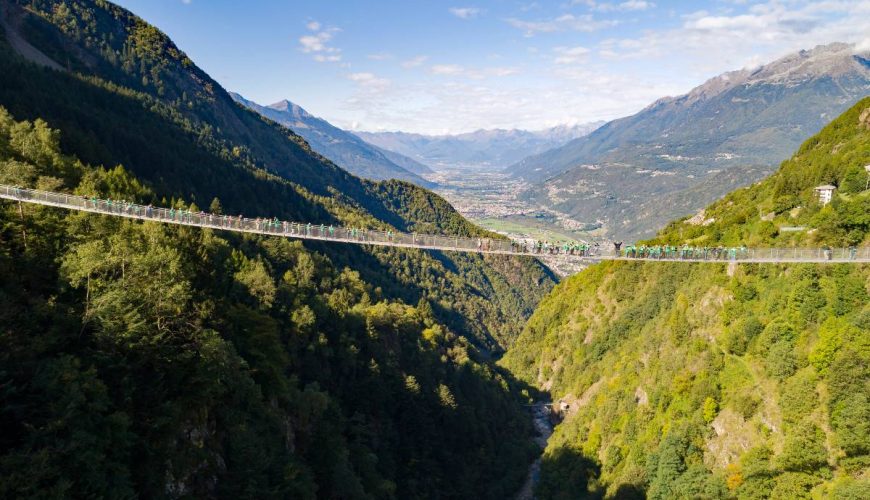 Walking among the clouds: the 5 most beautiful Tibetan bridges in Italy