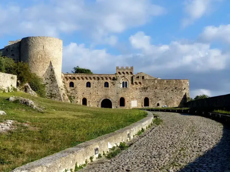 Castello di Bovino - Martin M. Miles flickr