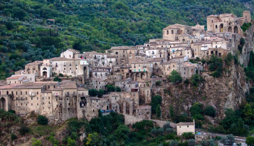 Conoscete Oriolo, la ‘Matera calabrese’?