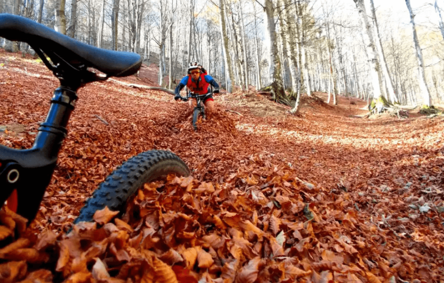 Escursione tra i sentieri della Maiella con noleggio MTB muscolare