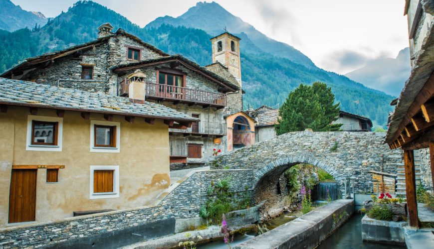 Fusion between architecture and nature: the most fascinating stone villages in Italy