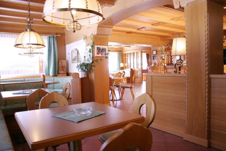 Hotel cima Dodici sala ricevimento