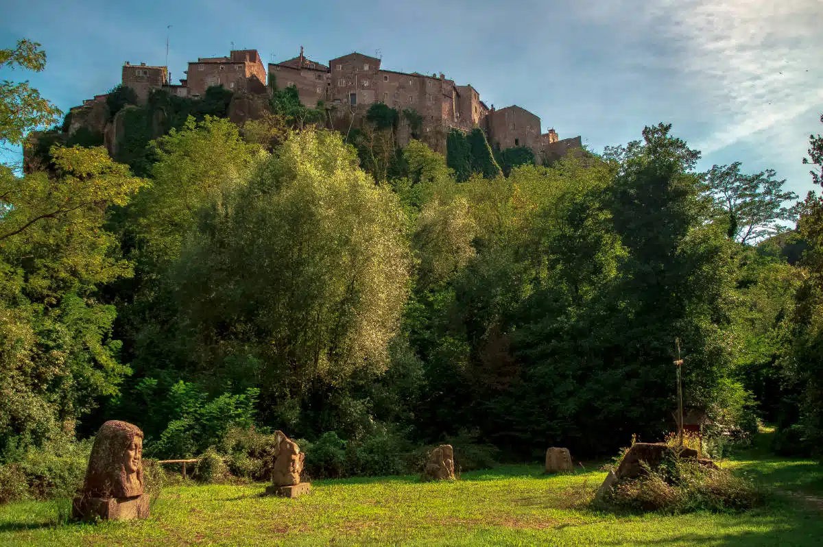 I 10 borghi più belli incastonati nella roccia