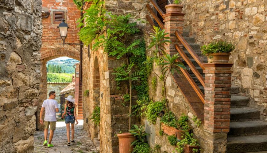 The 10 most beautiful alleys of the Italian villages