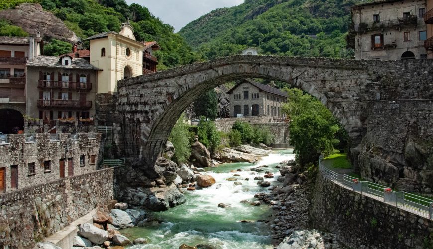 The Cammino Balteo: A timeless journey through villages, castles, vineyards and views in the Aosta Valley