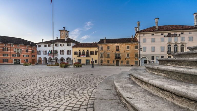 Il Municipio e la Piazza di Mel | Walter Argenta