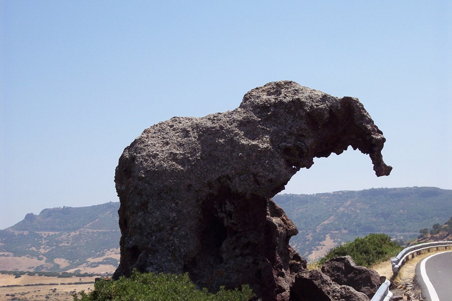 La Roccia dellElefante di Castelsardo e le sue ‘domus de janas 1