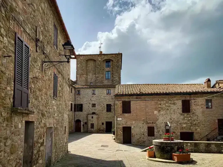 La piazza di Radicofani