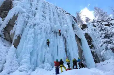 Le 3 cascate di ghiaccio italiane più suggestive da ammirare in inverno