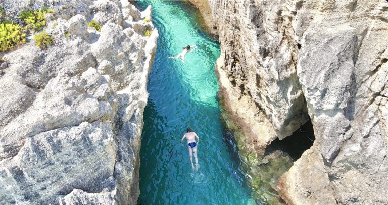 Le meraviglie della costa degli Dei in barca, tour esclusivo fino a 9 persone
