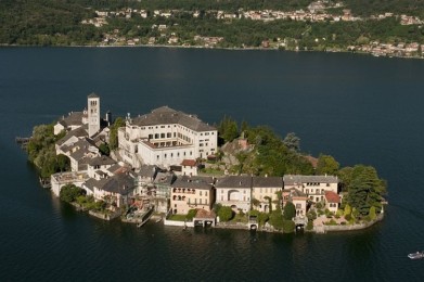 L'isola del silenzio e la leggenda del drago del lago d'Orta