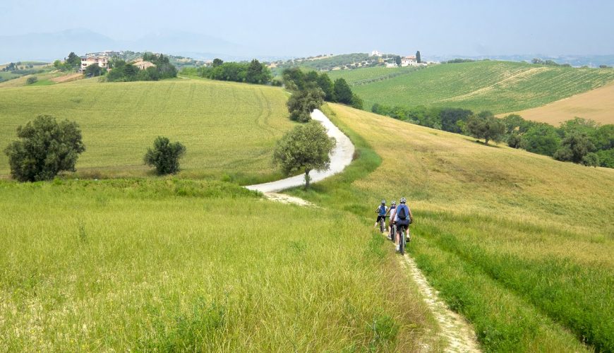 Cycling in Abruzzo, great emotions on two wheels