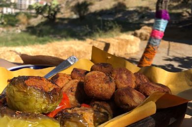 Peperoni ripieni e polpette a Borgo Nocille