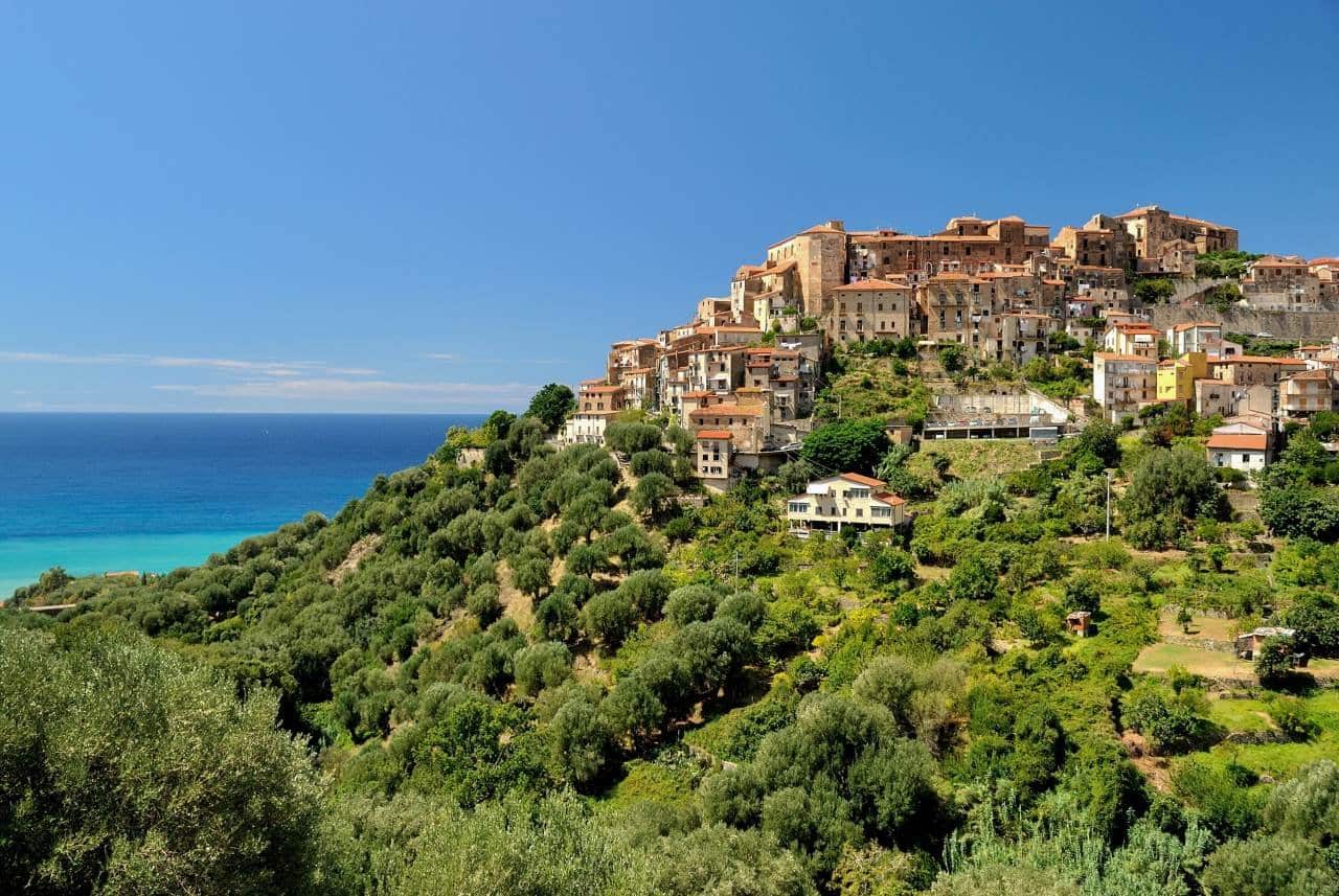 Pisciotta e il panorama - Depositphotos