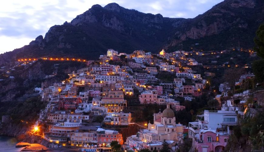 Positano among legends, enchanting beaches and fashion