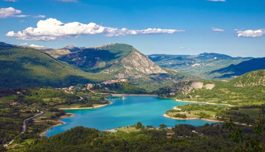 Mirrors of water in Molise: a journey through nature and hidden beauty