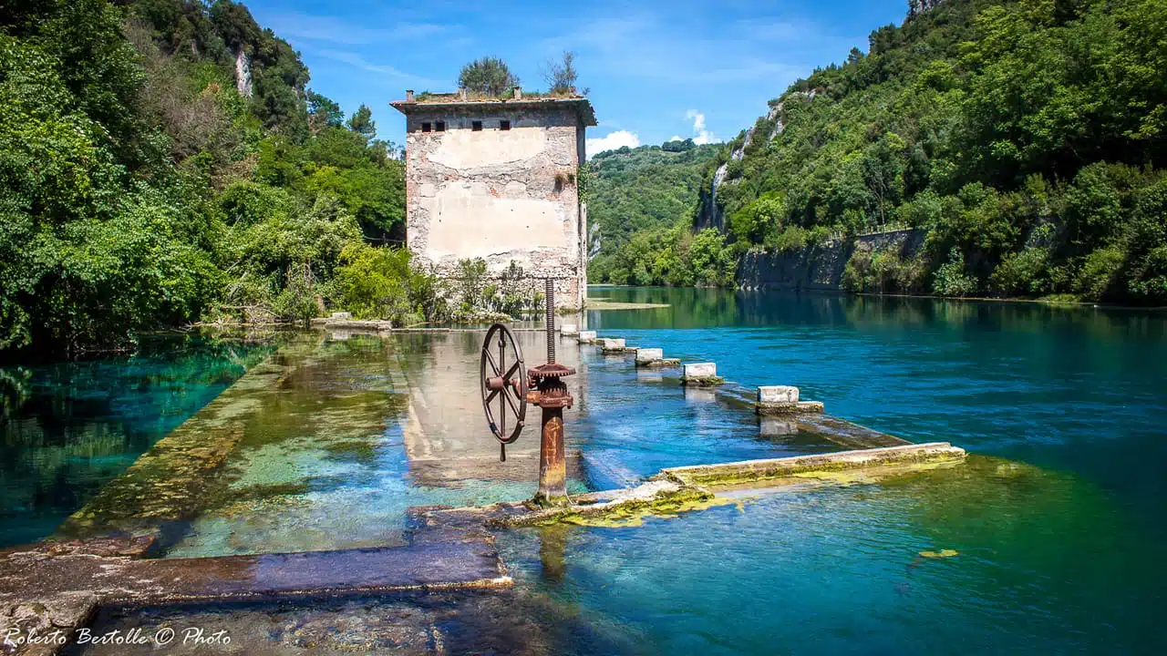 Stifone: Un incredibile gioiello sull’acqua nelle Gole del Nera