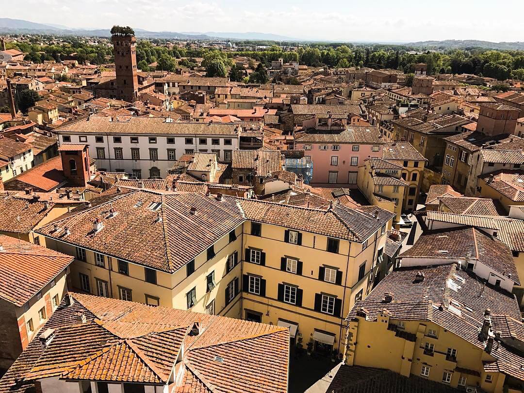 Between the walls of the ancient heart of Lucca
