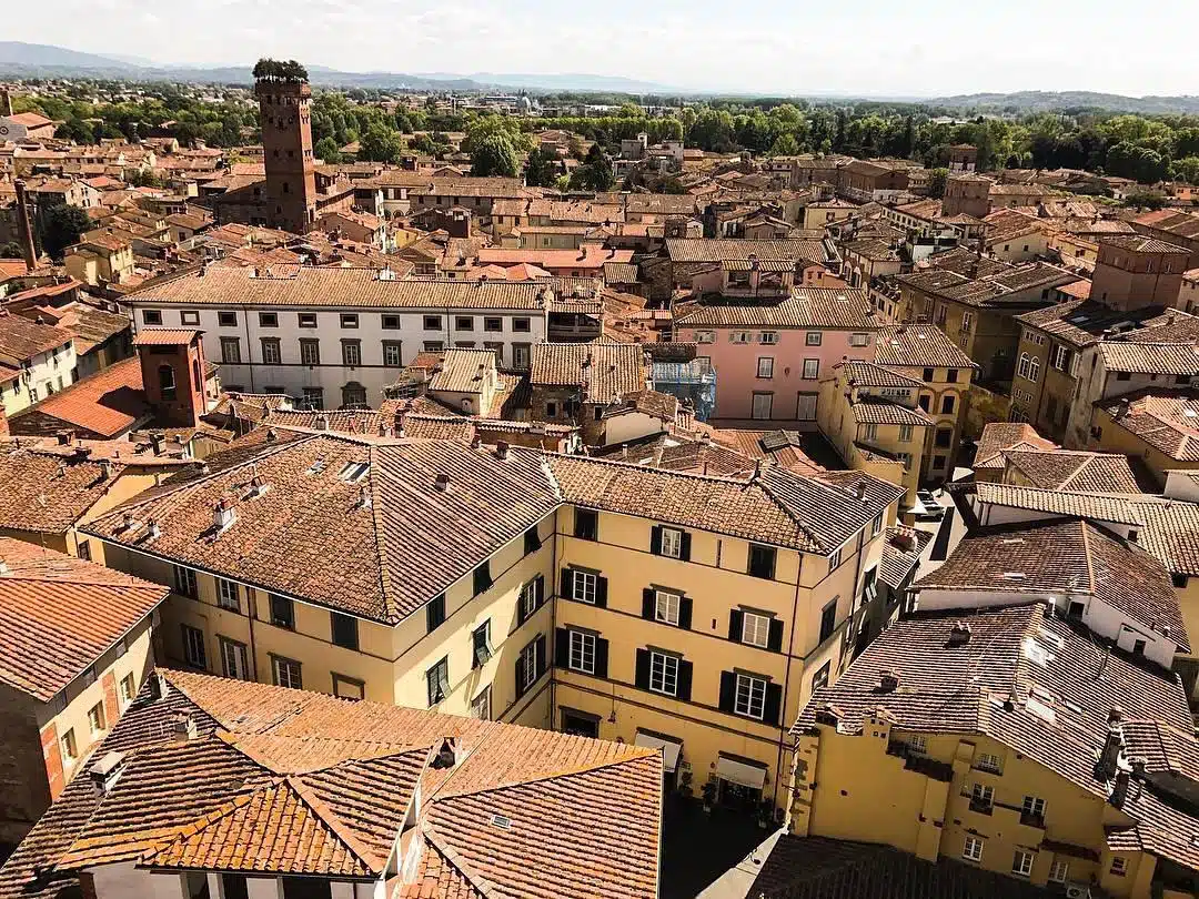 Between the walls of the ancient heart of Lucca