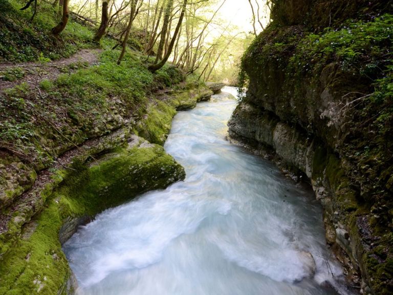 Escursione tra i sentieri della Maiella con noleggio MTB muscolare