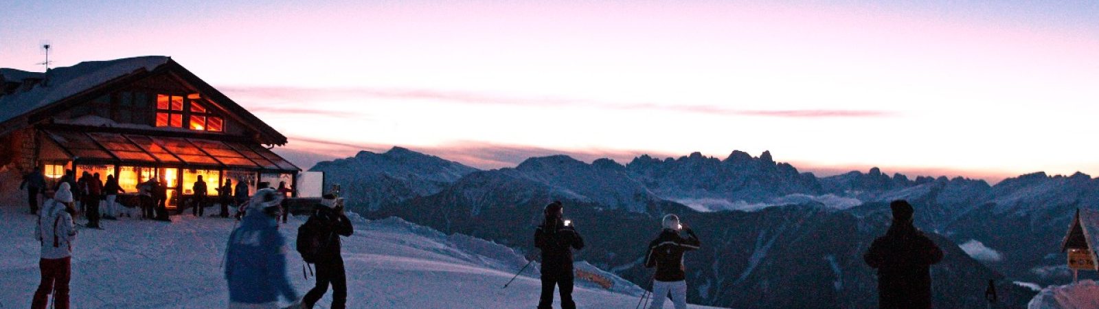 Baita-Passo-Feudo-Sci-Center-Latemar-Trentino-Ski-Sun-Rise-Pg.-visitfiemme.it_foto-Federico-Modica_11