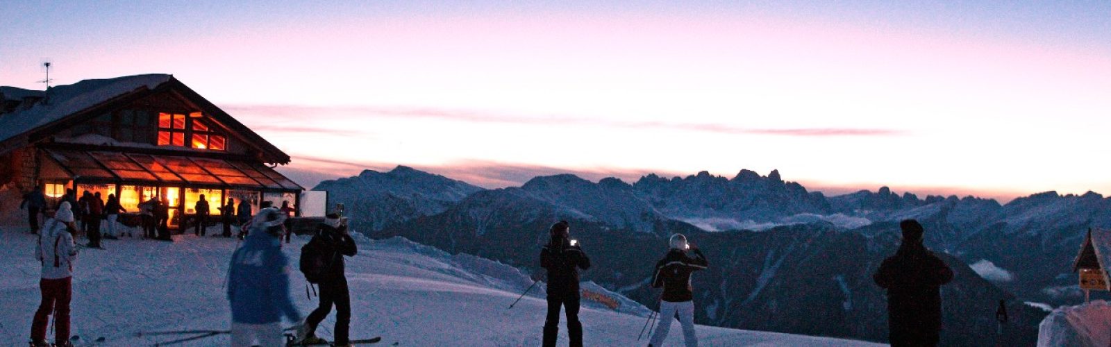 Baita-Passo-Feudo-Sci-Center-Latemar-Trentino-Ski-Sun-Rise-Pg.-visitfiemme.it_foto-Federico-Modica_11