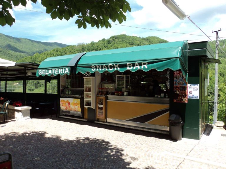 Kiosk bar in Percile