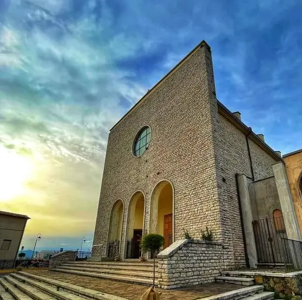 Church-of-the-Holy-Cross-2