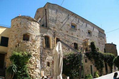 Clavesana-Castle