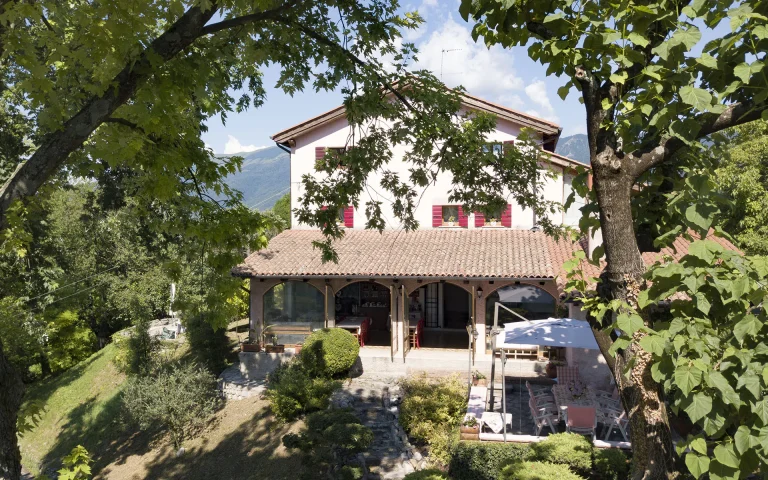 B&B Four Winds